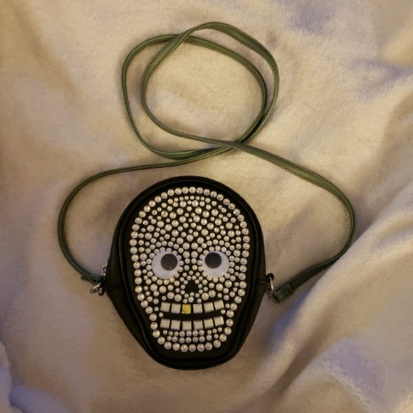 Skull Crossbody Bag with zipper closure and detachable strap - Picture 1 of 6